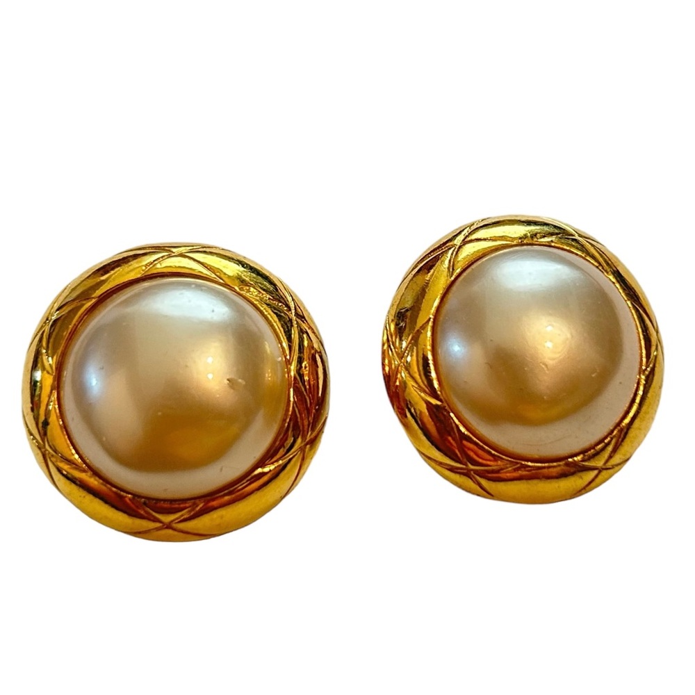 CHANEL 94' Classic Pearl Gold Tone Metal Clip On Earrings FRANCE